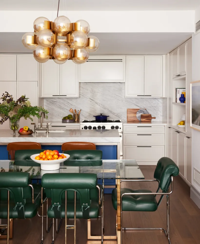Interior image of dining and kitchen area for Alvin Wayne Interiors x 1st Dibs by photographer David Land, represented by Pat Bates & Associates, a top agency in the interior photography sector.